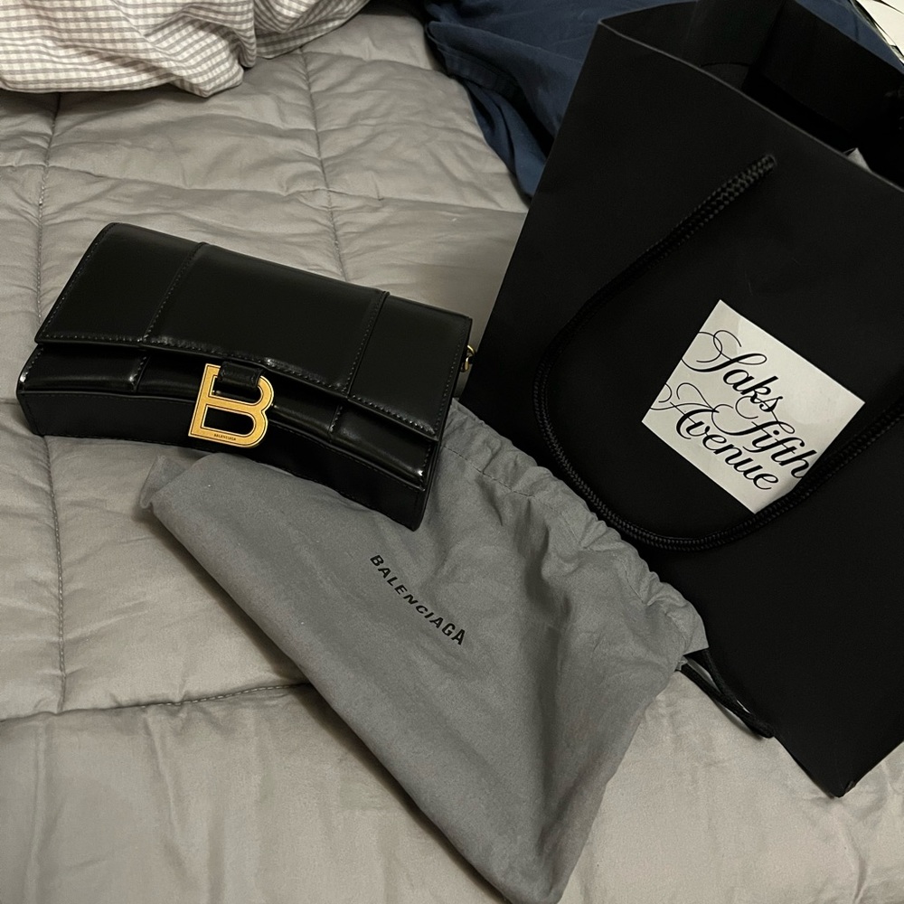 Balenciaga Black Leather 'B' Logo Shoulder Bag with Gold Chain - Picture 4 of 5